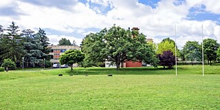 Gebäude und Aportplatz des Lycée Louis Armand