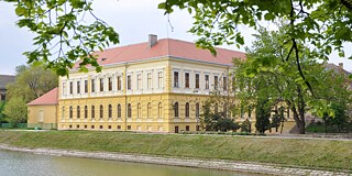 Gebäude der Osnovna škola Vuk Karadžić