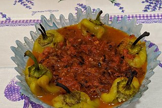 Bulgarischer Pfeffer mit Tomatensoße