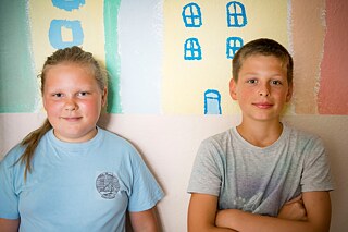 Die ausländische Lehrkraft weckt auch bei Hannah und Christian die Neugier auf fremde Kulturen. 