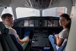 Auch ohne Technik ist es ein spannendes Erlebnis, einmal in einem echten Flugzeug-Cockpit zu sitzen. 
