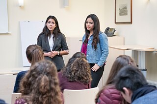 PASCH-Alumni Erika und Valentina berichteten von ihren Studienerfahrungen an der TH Wildau. 