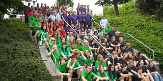 Gruppenfoto von Schülerinnen und Schülern