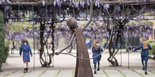 Figur im Garten
