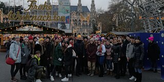 Gruppenfoto auf dem Weihnachtsmarkt