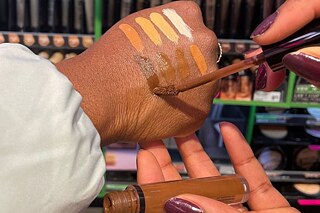 „Es sollte mittlerweile eigentlich günstige Schminke in unserem Hautton geben.“ 