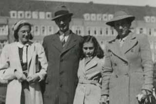 Margot, Otto, Anne und Edith Frank auf dem Merwedeplein, 1941
