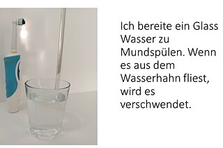 Elektrische Zahnbürste und Wasserglas nebeneinander