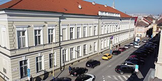 Gebäude des Gymnázium Poštová 9