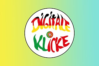 Logo der Digitalen Klicke auf einem gelb-türkisen Verlaufshintergrund.