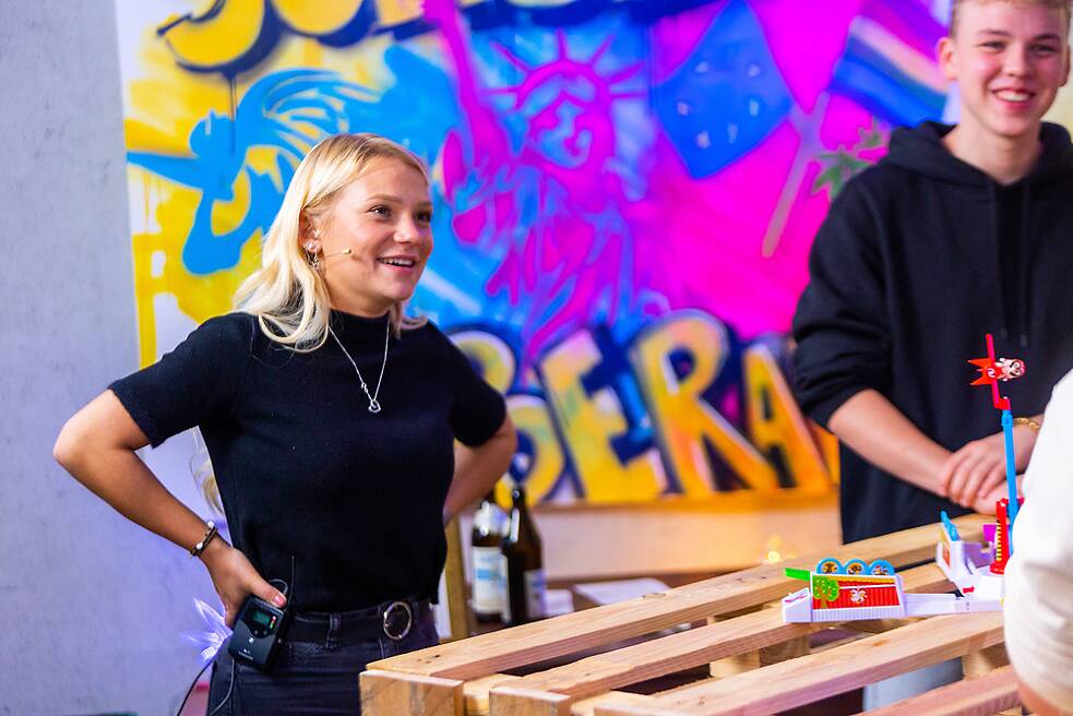 Helene Herzig beim Protest