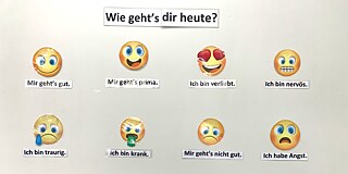 Plakat mit der Überschrift "Wie geht es dir heute?" und darunter verschiedenen Emojis