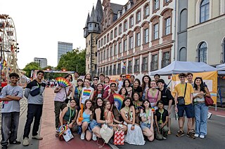 Jugendliche auf dem CSD in Frankfurt