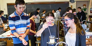 Chemieexperiment an der University of Toronto Schools