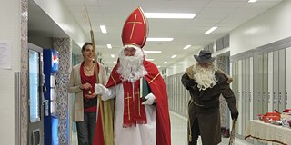 Nikolas zu Besuch in der Das Schulhaus - Regina German Language School