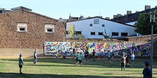 Kinder beim Fussballspiel