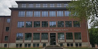 Bischöfliche St. Angela-Schule Düren von außen