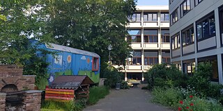 Schulgarten und Neubau der Bischöflichen St. Angela-Schule Düren