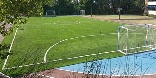 Aufnahme eines leeren Fussballplatzes