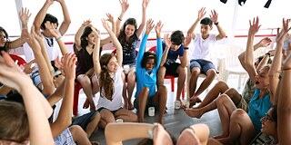 Jugendcamp Südamerika 2015 - Auf Humboldts Spuren © PASCH-net/Luiza Folegatti Jugendcamp-Teilnehmer*innen beim Theaterspielen